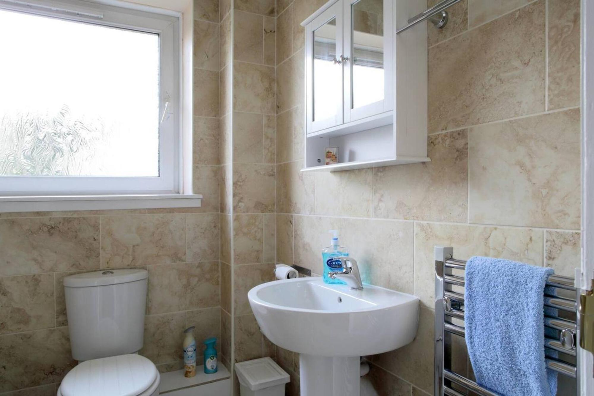 Family-friendly Flat Walkable From Princess Street Apartment Edinburgh