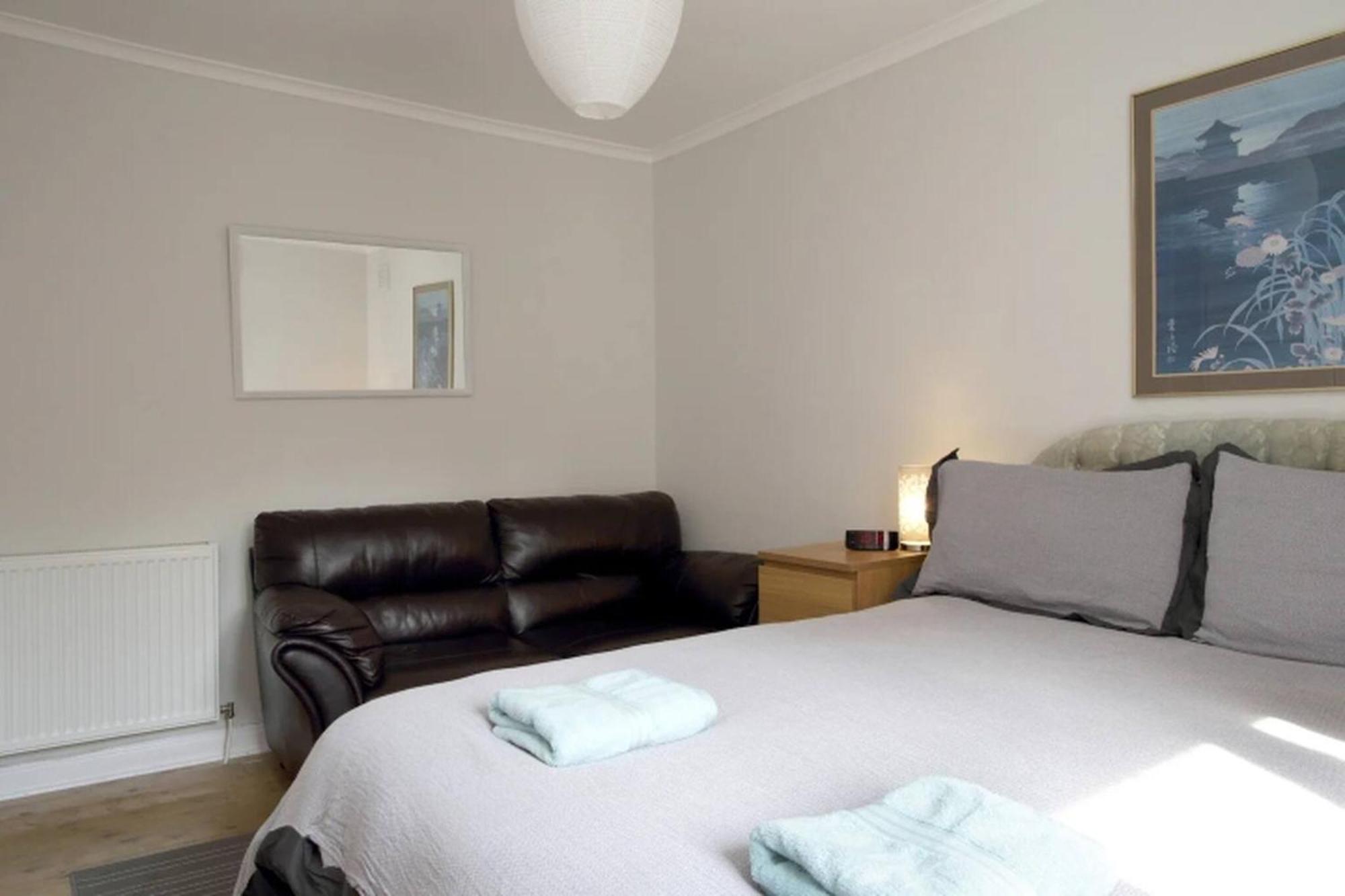 Apartment Family-friendly Flat Walkable From Princess Street