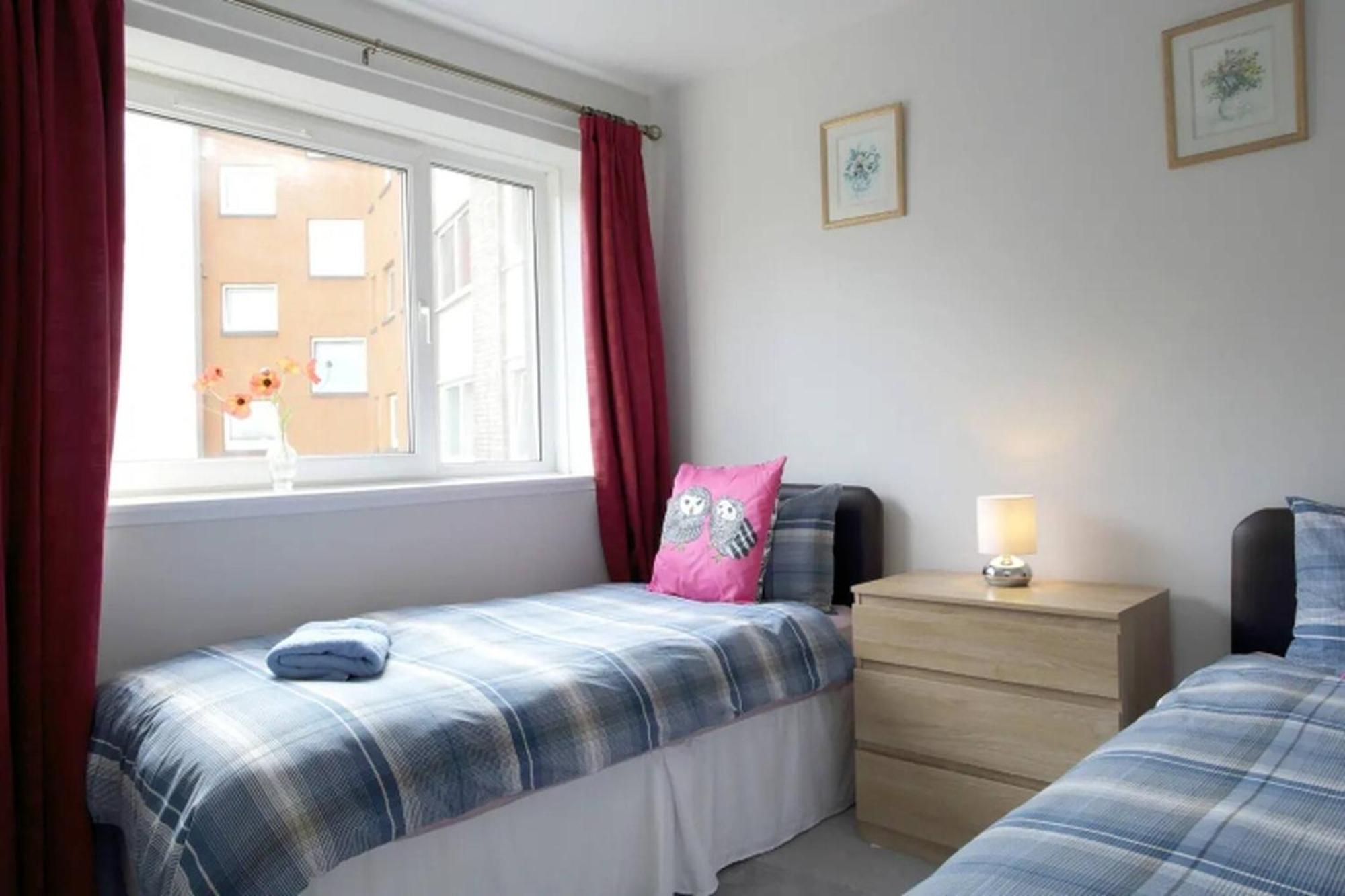 Family-friendly Flat Walkable From Princess Street Apartment *