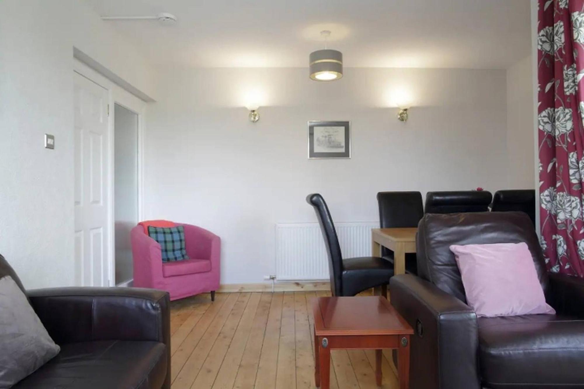 Family-friendly Flat Walkable From Princess Street Apartment Edinburgh